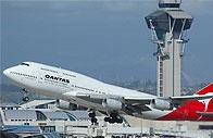 Letecké společnosti Qantas začal hořet jeden ze čtyř motorů typu Rols Royce
