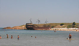 Vrak lodi na pláži - Achtopol - Bulharsko