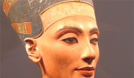 Busta královny Nefertiti nalezena v oblasti El Amarna