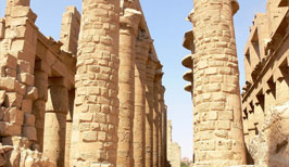Velká hypostylová hala v Karnaku