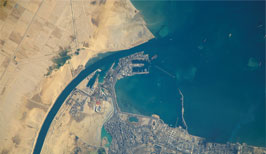 Satelitni snimek Suezského průplavu