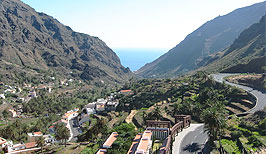 Výhled na hluboké údolí Valle Gran Rey - La Gomera - Kanárské ostrovy
