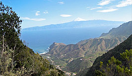 Výhled z hornatého vnitrozemí ostrova La Gomera - Kanárské ostrovy