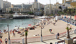 Pláž St. George Bay - St. Julians - Malta
