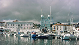 Město Angra na ostrově Terceira - Azorské ostrovy - Portugalsko